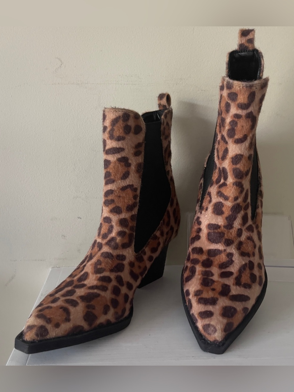 DV by Dolce Vita Jerico A Leopard Print Chelsea Bootie in Tan and Brown NWOB 6.5 - Picture 2 of 8